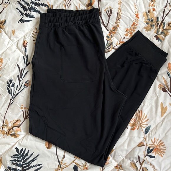 Banana Republic Women’s Black Joggers - Picture 2 of 7